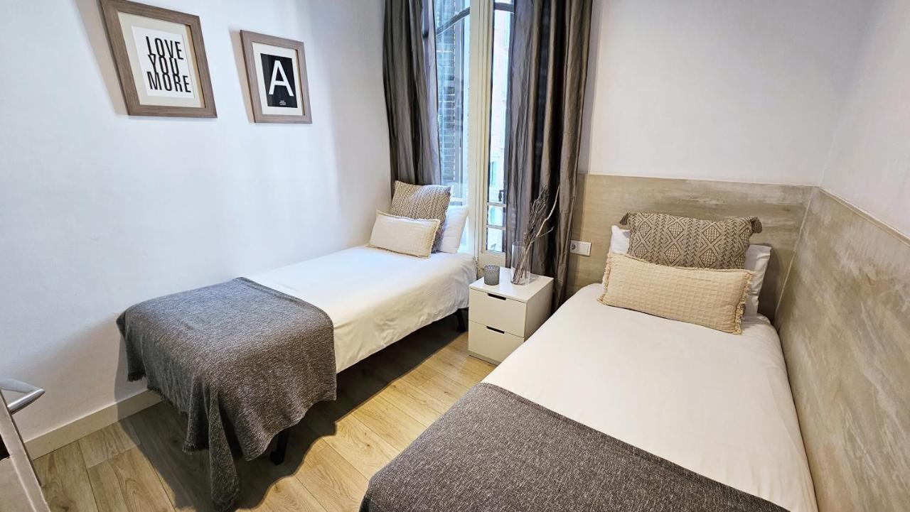 Click&Flat Seneca Suites Barcelona Exterior photo