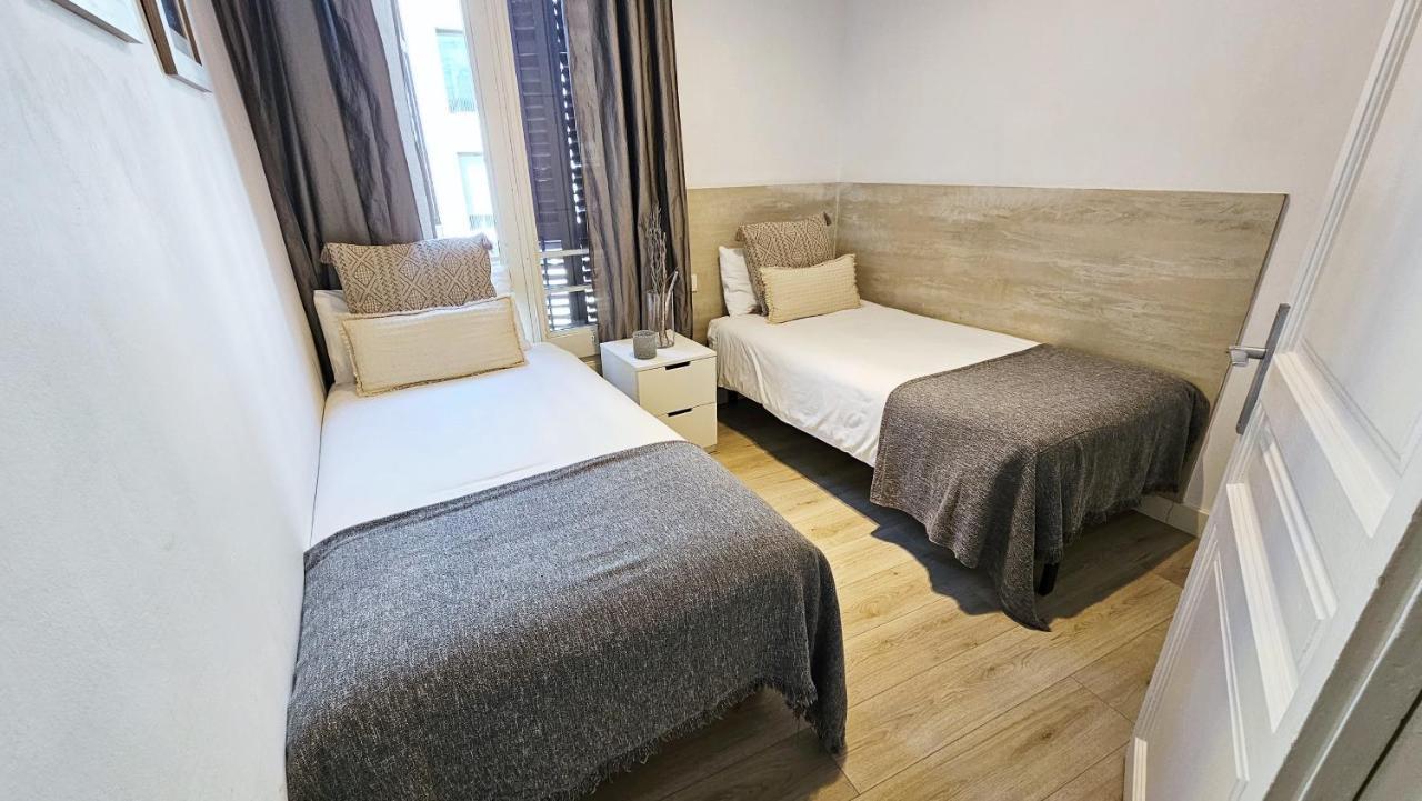 Click&Flat Seneca Suites Barcelona Exterior photo