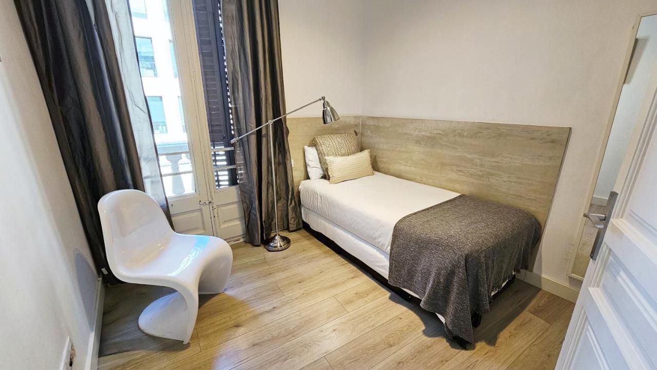 Click&Flat Seneca Suites Barcelona Exterior photo