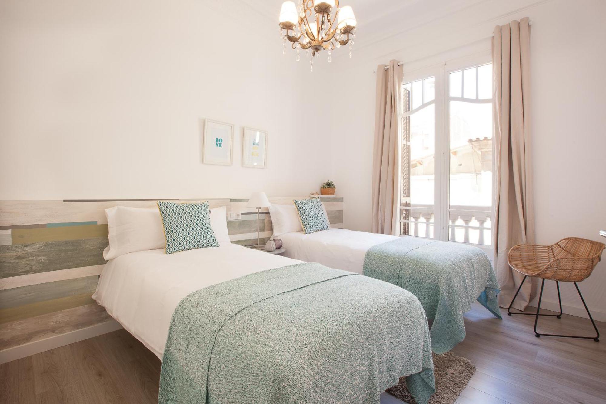 Click&Flat Seneca Suites Barcelona Exterior photo