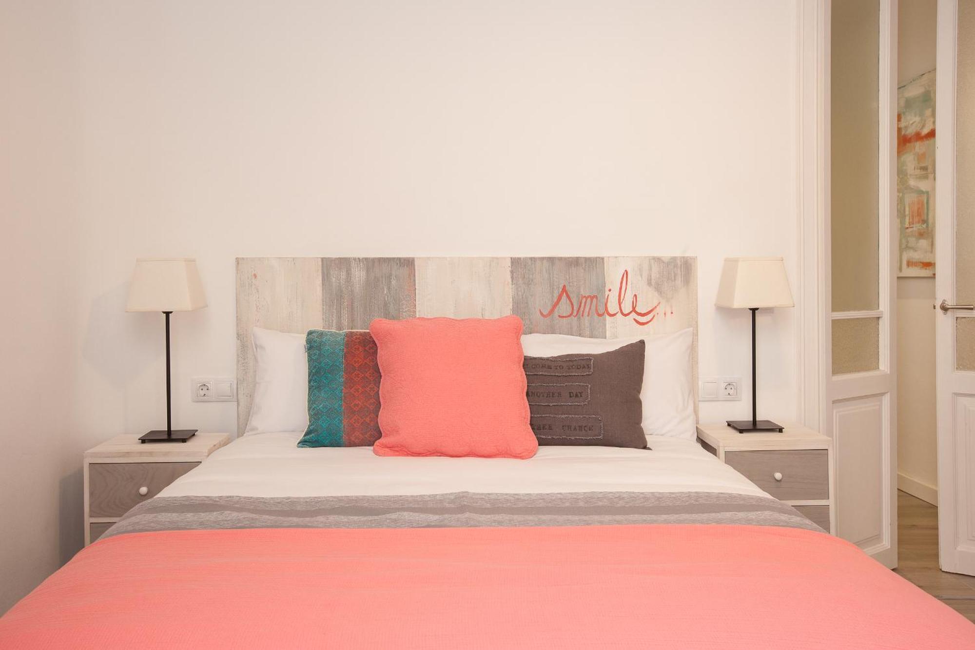Click&Flat Seneca Suites Barcelona Exterior photo