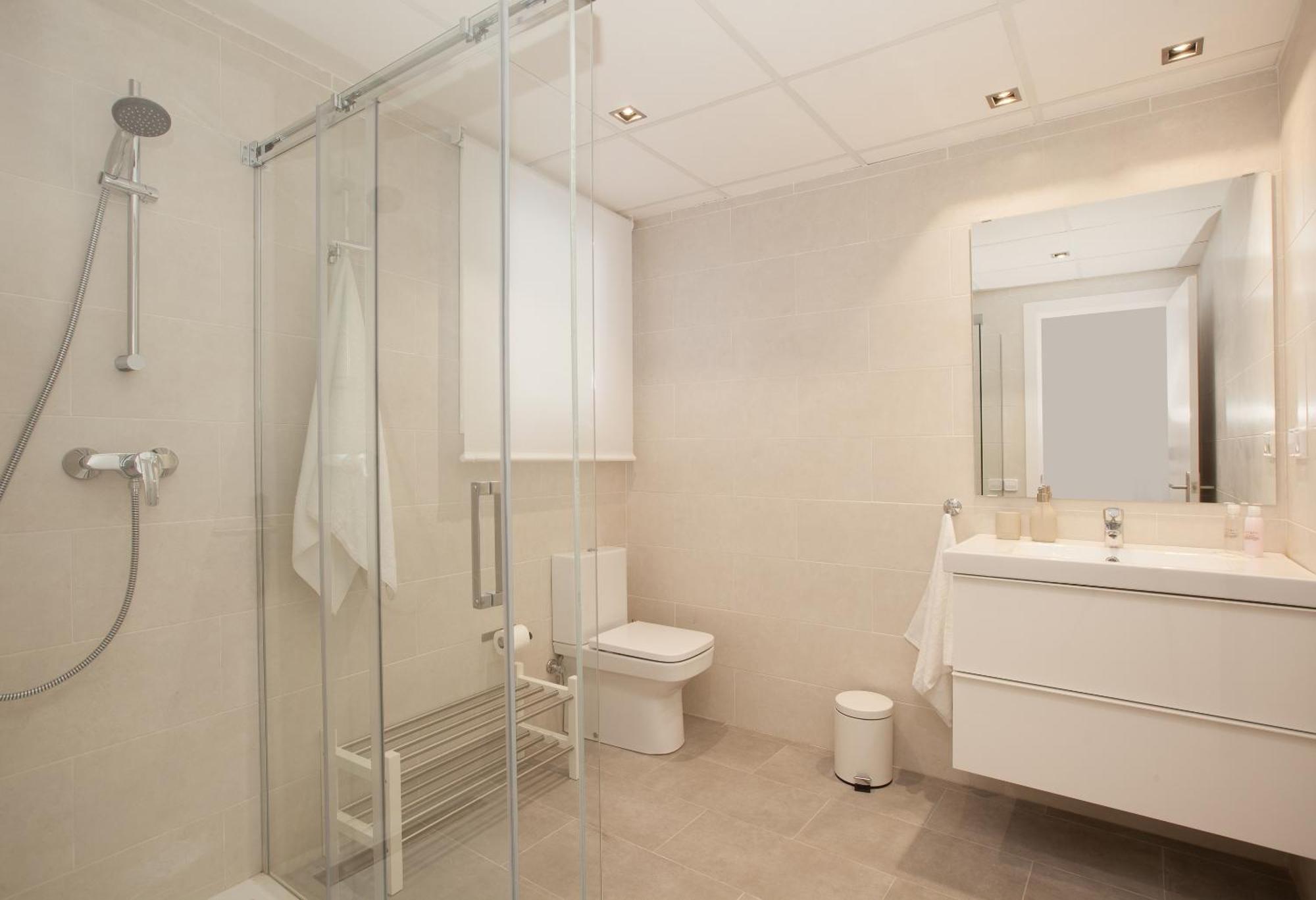 Click&Flat Seneca Suites Barcelona Exterior photo