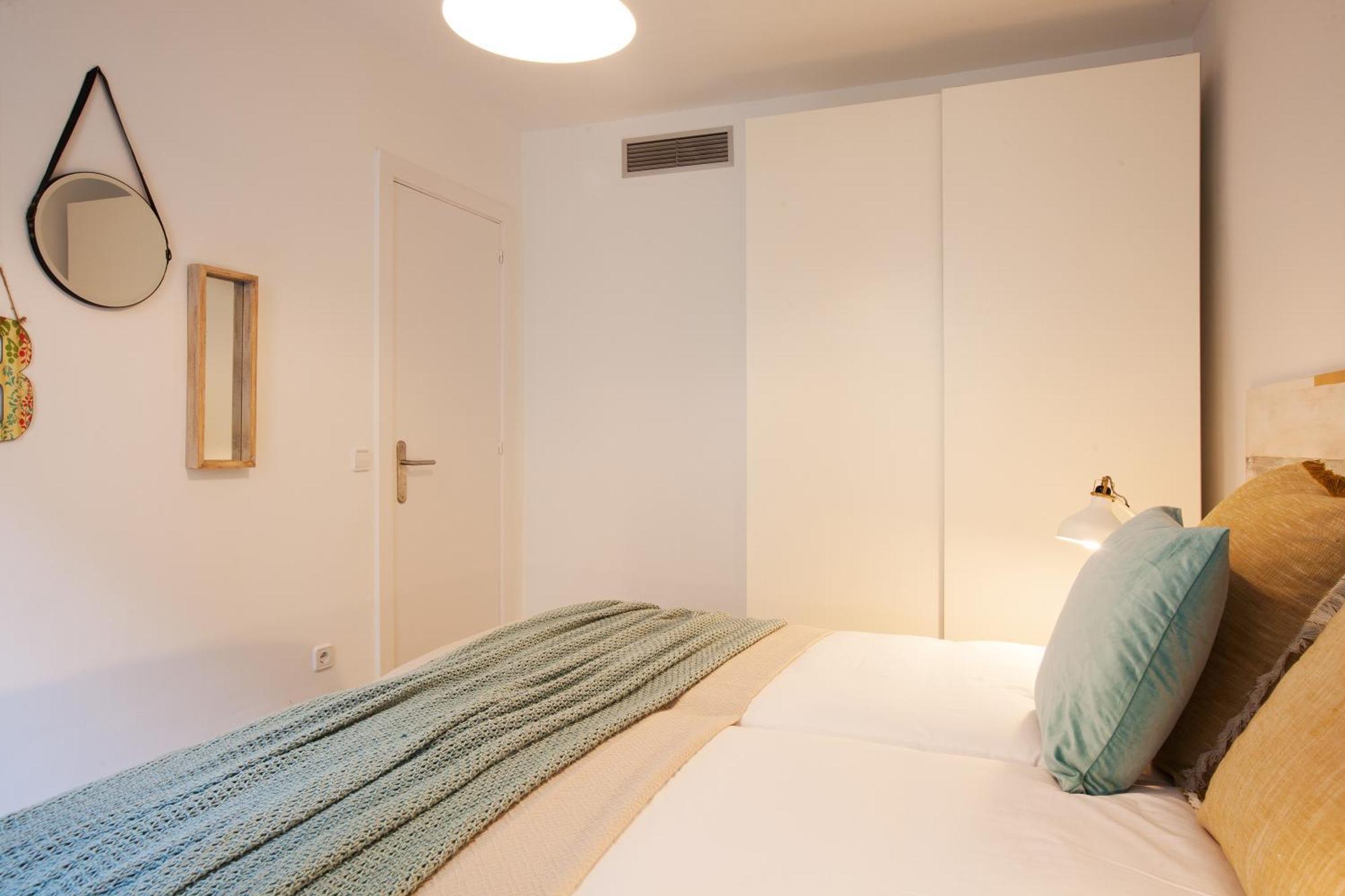 Click&Flat Seneca Suites Barcelona Exterior photo