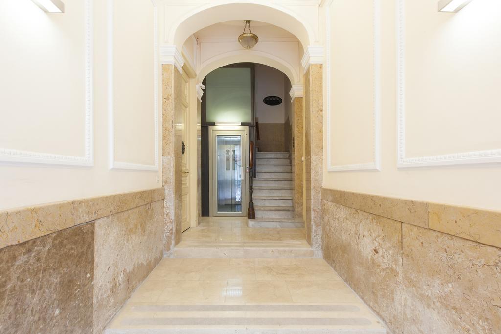 Click&Flat Seneca Suites Barcelona Exterior photo