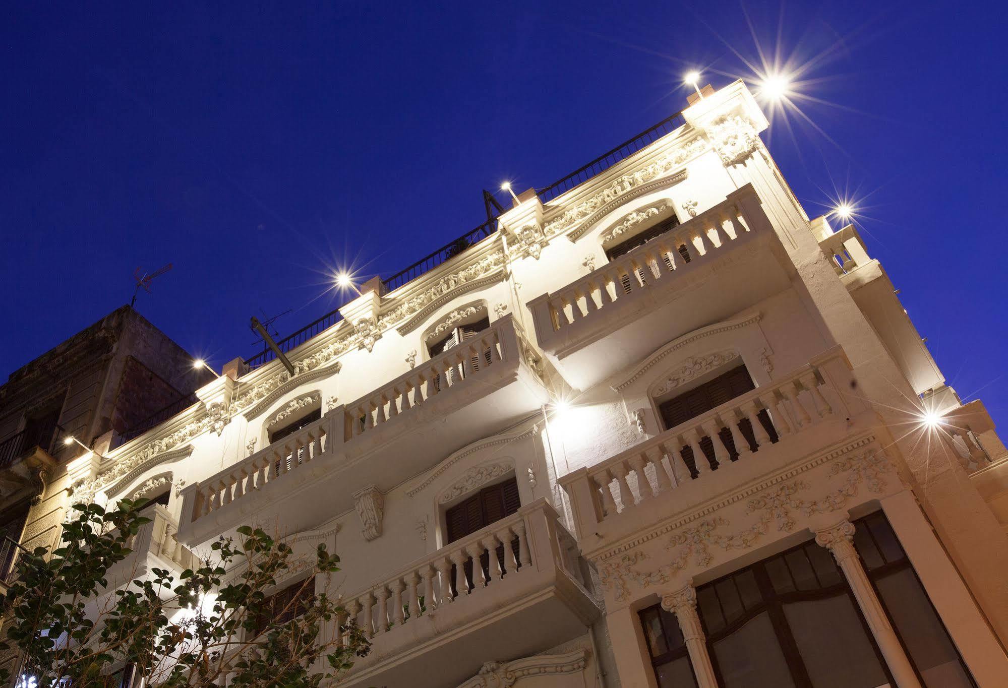 Click&Flat Seneca Suites Barcelona Exterior photo