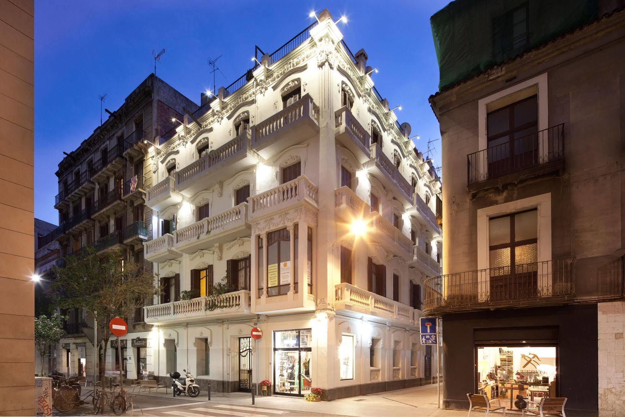 Click&Flat Seneca Suites Barcelona Exterior photo