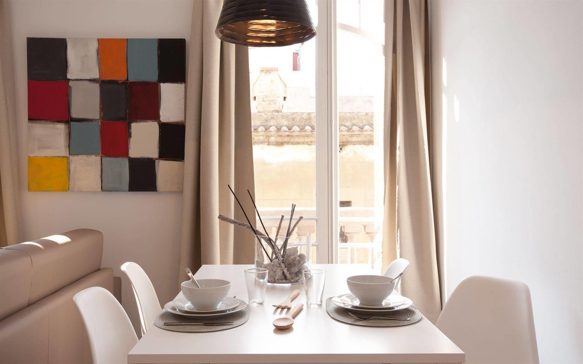 Click&Flat Seneca Suites Barcelona Exterior photo